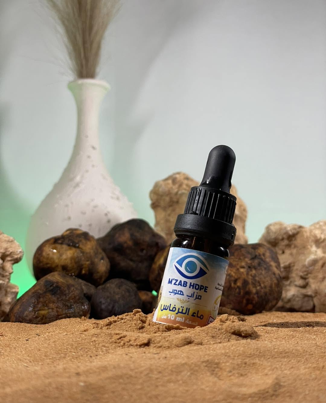 Eau de truffe M'ZAB HOPE avec truffes et décor naturel