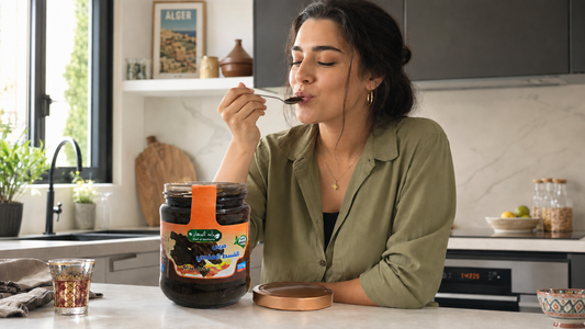 CONFITURE AU MIEL NOIR, GRAINE DE NIGELLE ET COSTUS INDIEN - POT CORANISE 250 GR